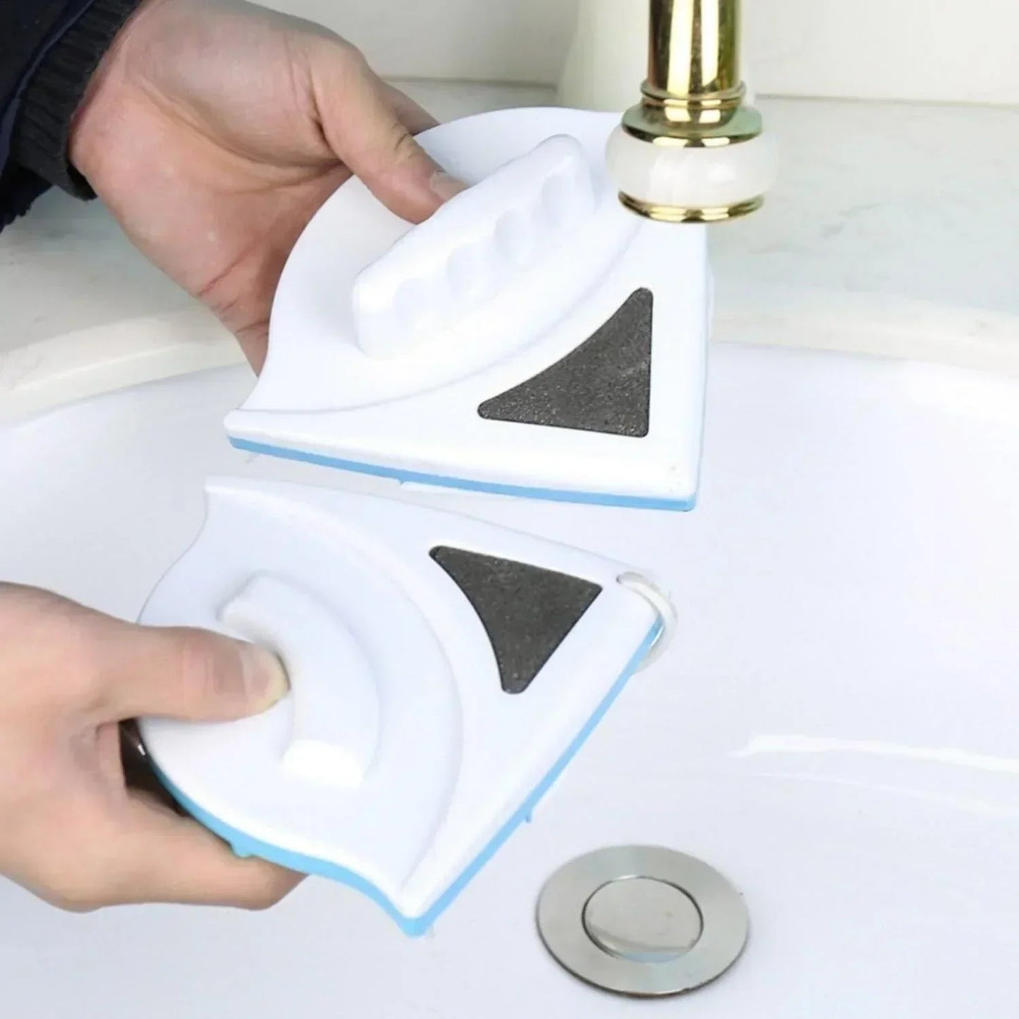 Magnetic Window Cleaner with Dual-Sided Microfiber Pads and Synchronized Cleaning