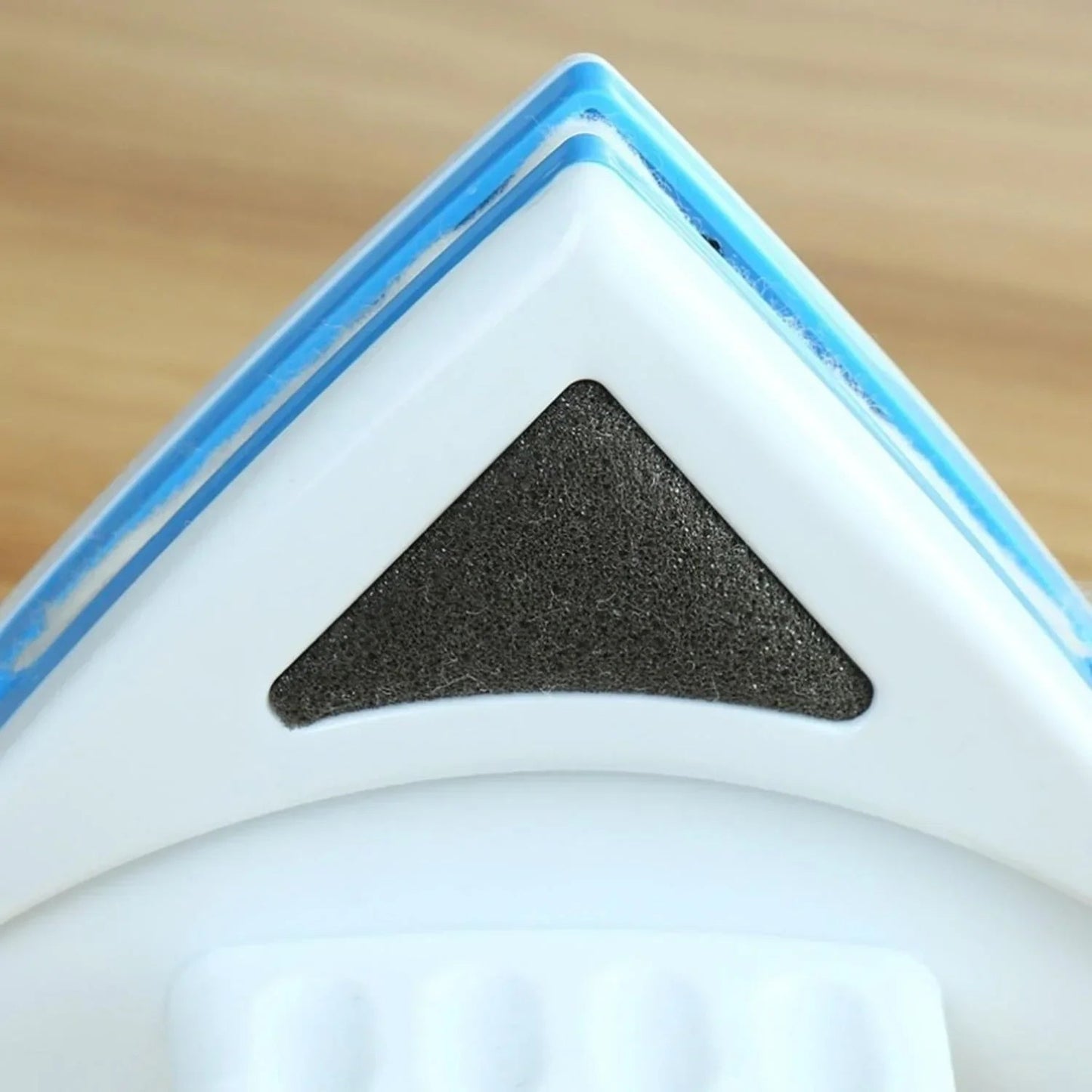 Magnetic Window Cleaner with Dual-Sided Microfiber Pads and Synchronized Cleaning