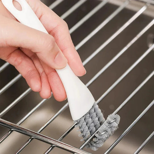 2-in-1 V-Shaped Grill Brush with Scraper